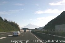 高速道路前景と富士山