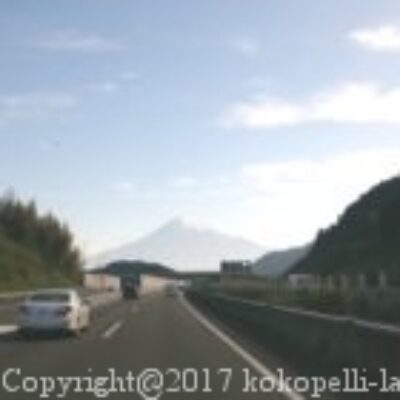高速道路前景と富士山